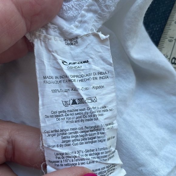 SOLD —WHITE Excellent condition halter RIP CURL OS - Picture 7 of 8